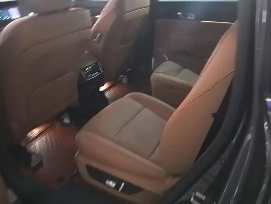 Li Auto Li ONE — миниатюра 11