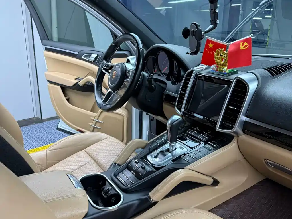 Porsche Cayenne — миниатюра 17