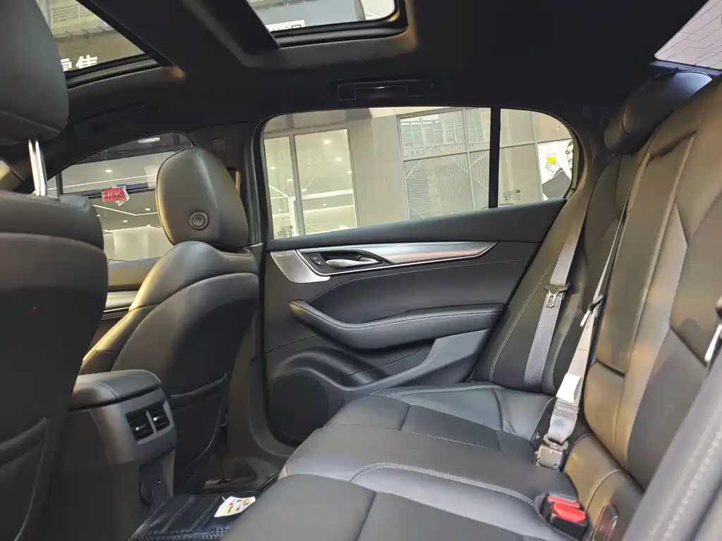 Cadillac CT5 — миниатюра 5