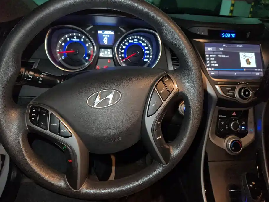 Hyundai Elantra Langdong — миниатюра 12