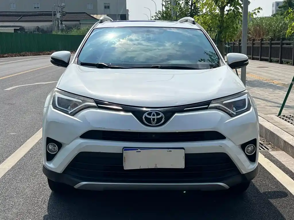 Toyota RAV4 — миниатюра 2