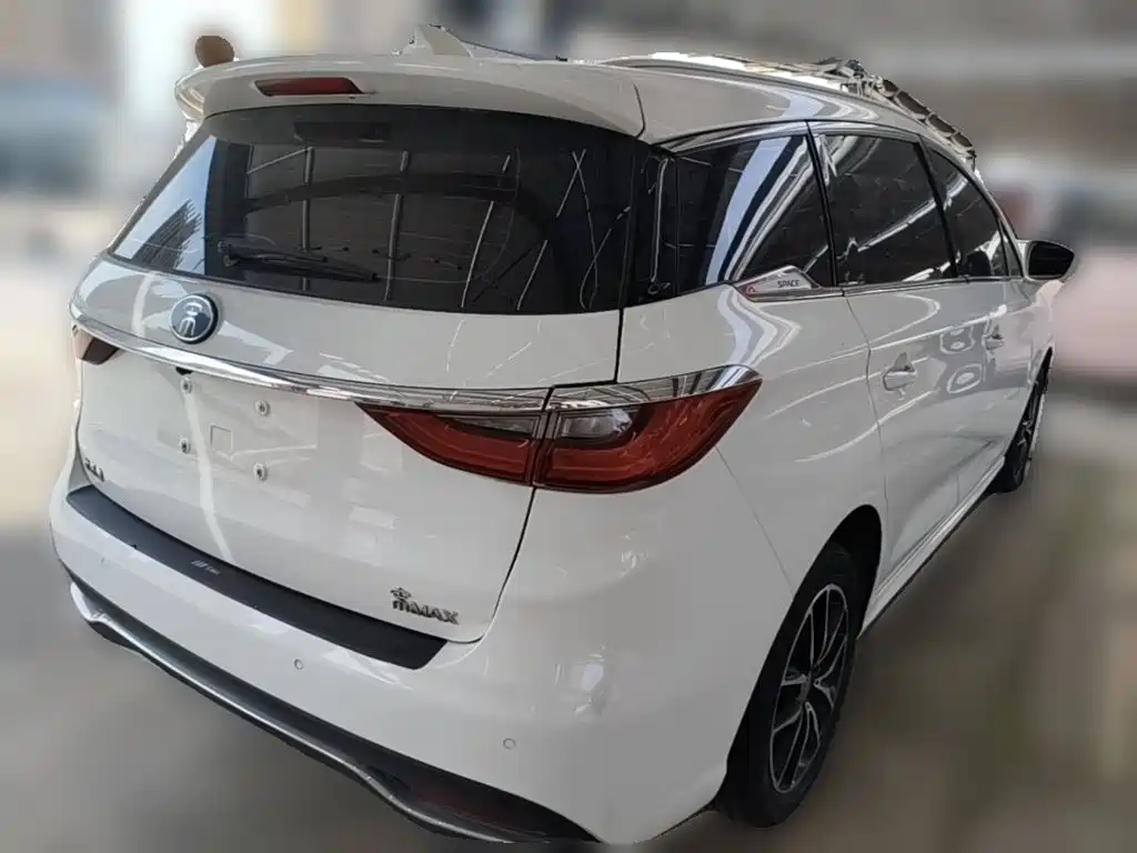 BYD MAX — миниатюра 10
