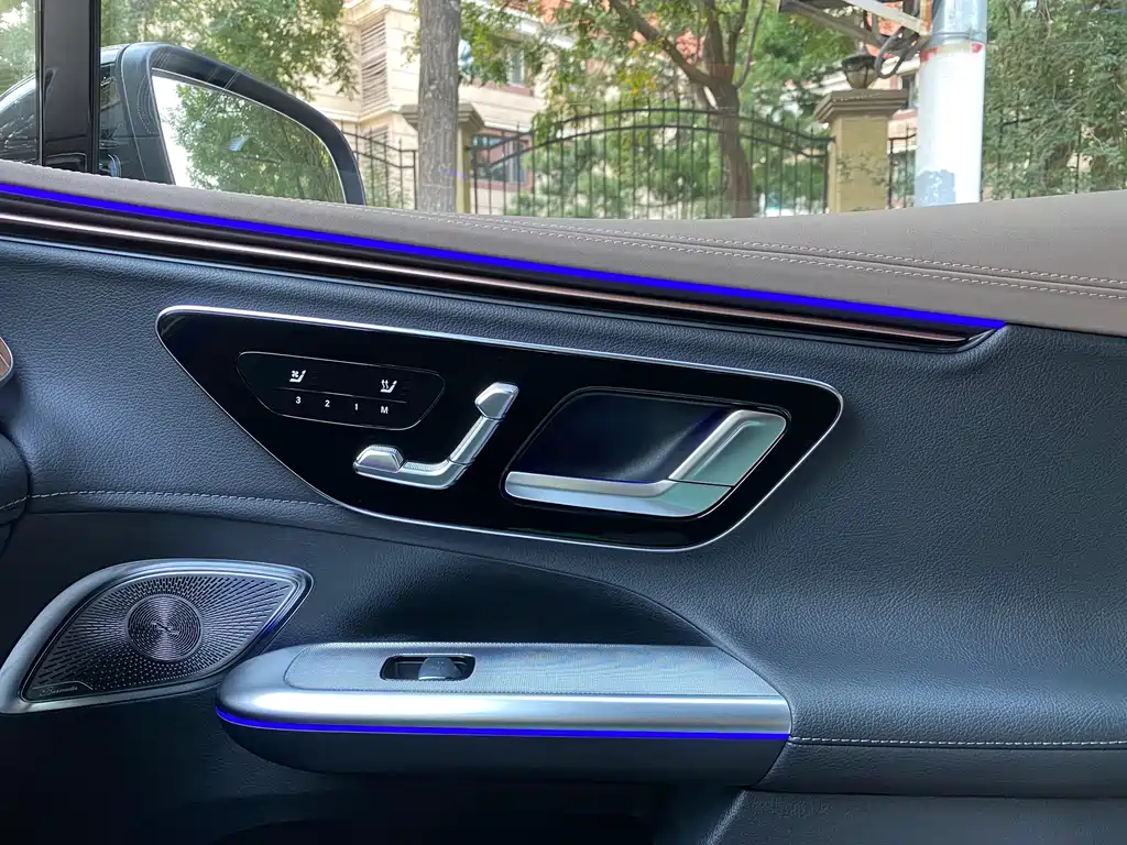 Mercedes-Benz EQE SUV — миниатюра 4