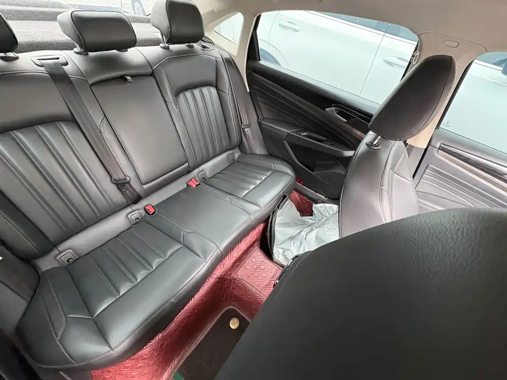 Volkswagen Passat PHEV — миниатюра 13