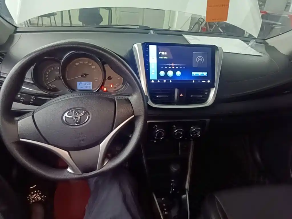Toyota Yaris L — миниатюра 10