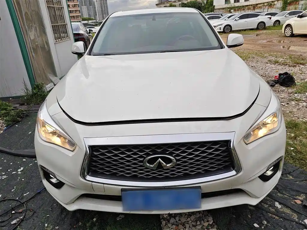 INFINITI Q50L