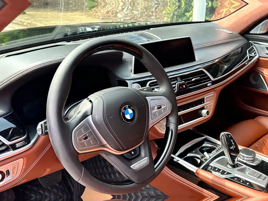 BMW 7 Series — миниатюра 12