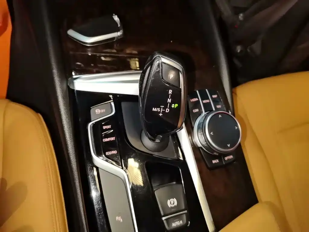 BMW 5 Series — миниатюра 14