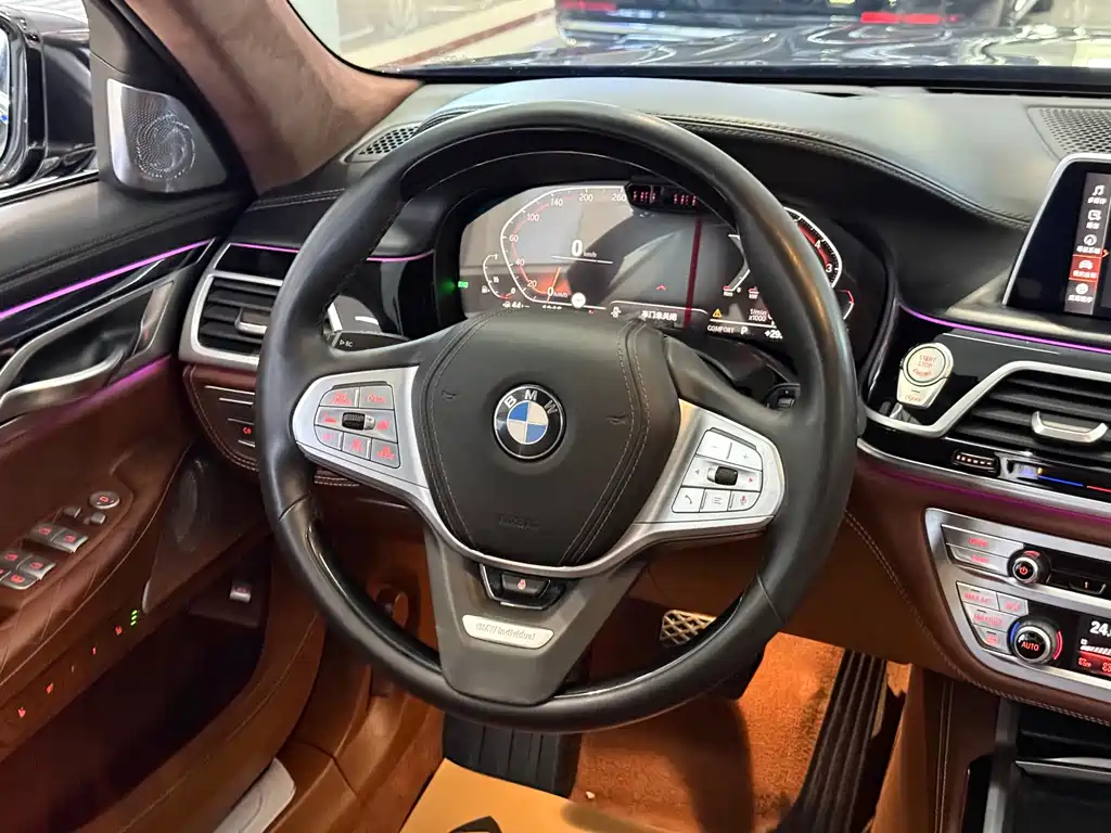 BMW 7 Series — миниатюра 5