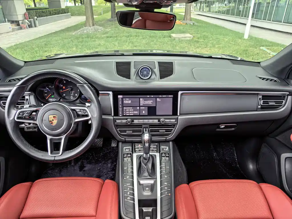 Porsche Macan — миниатюра 13