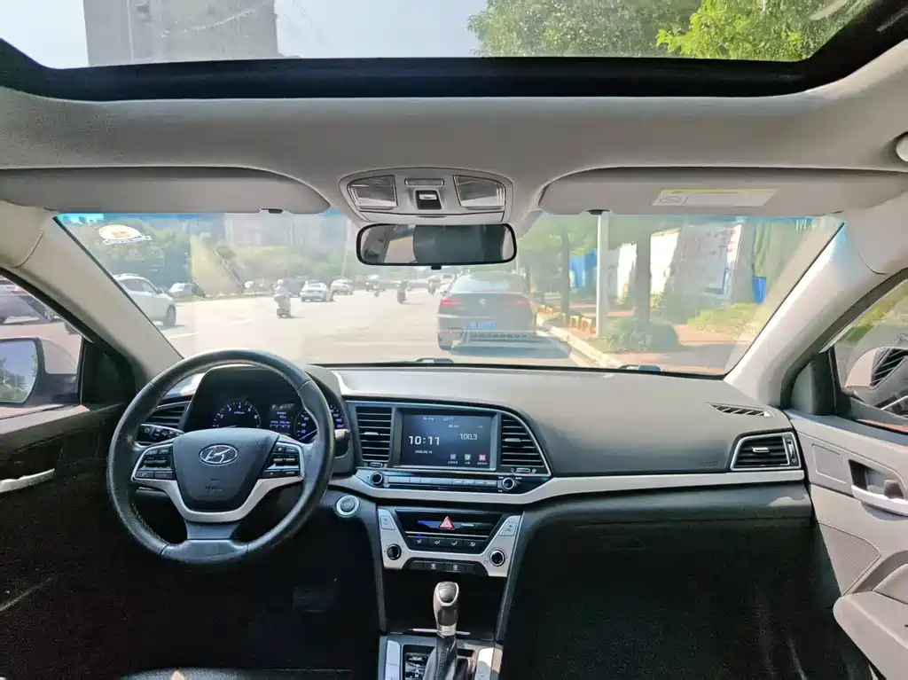 Hyundai Elantra — миниатюра 5