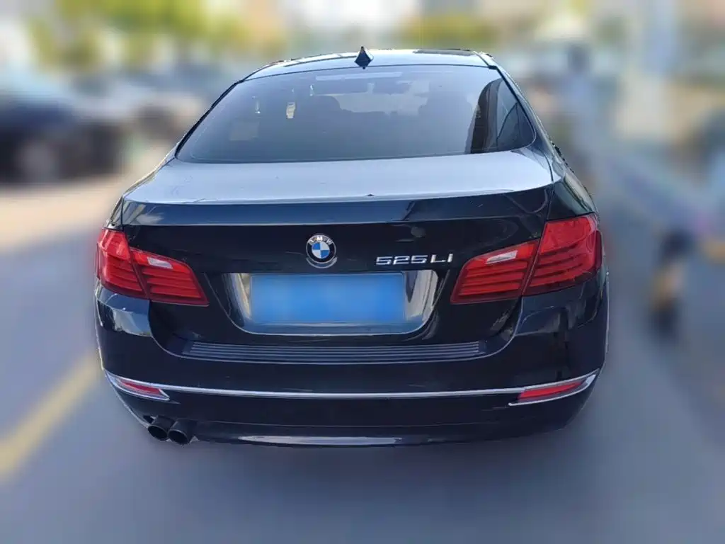 BMW 5 Series — миниатюра 8
