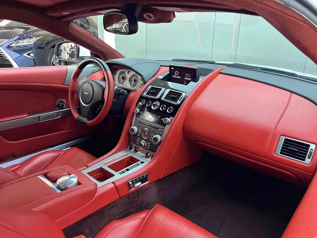Aston Martin DB9 — миниатюра 8