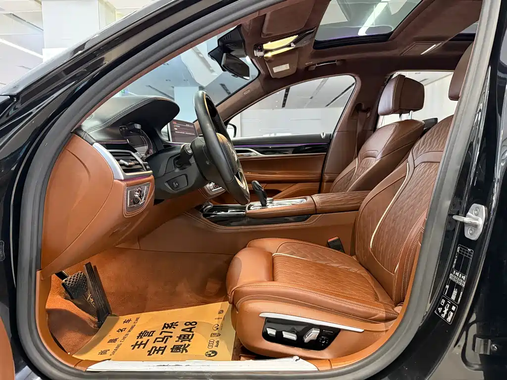 BMW 7 Series — миниатюра 6