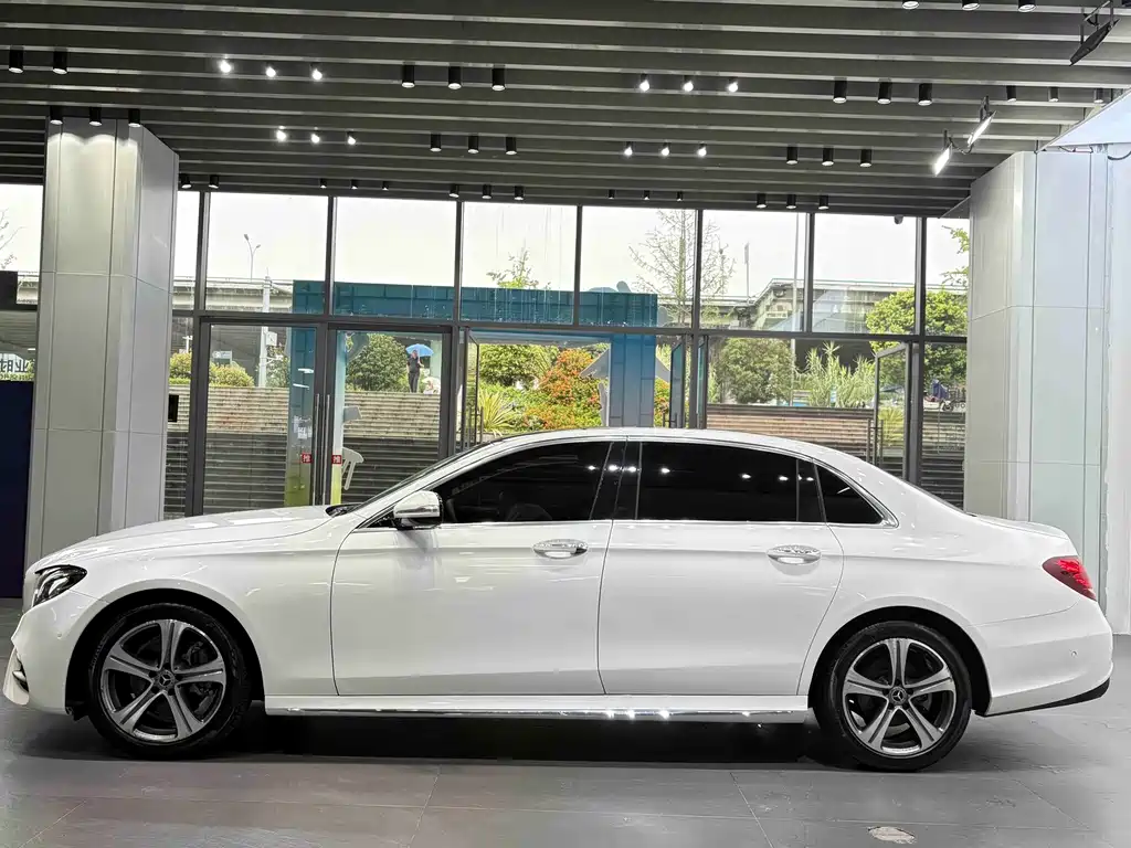 Mercedes-Benz E-Class — миниатюра 7