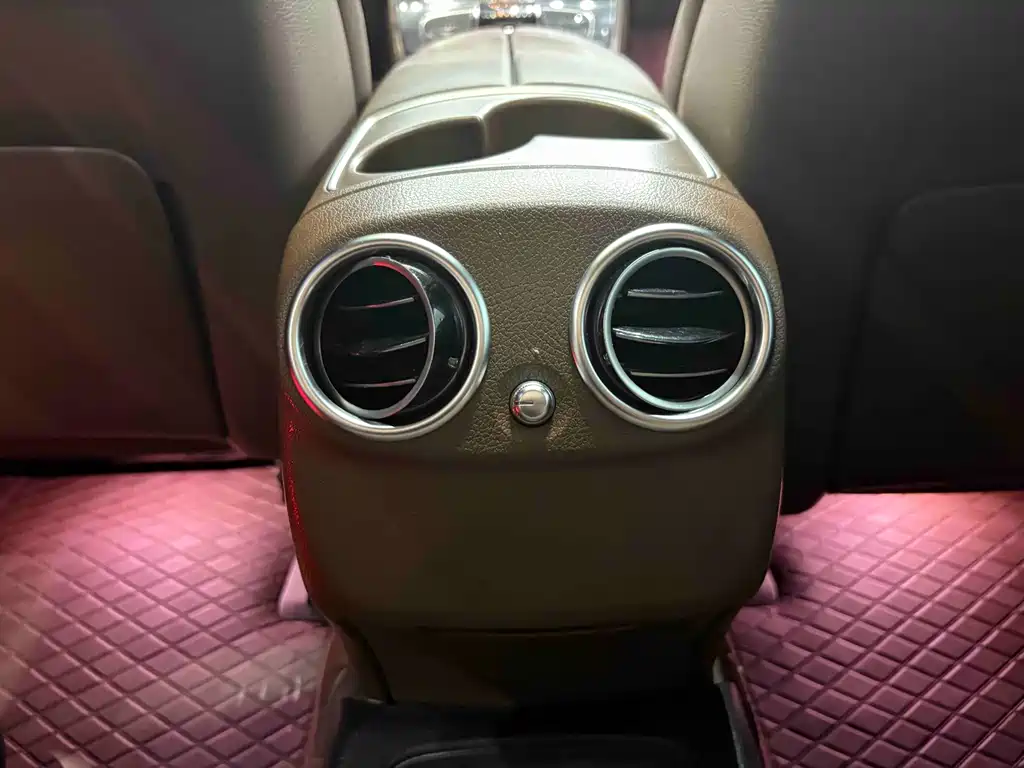 Mercedes-Benz E-Class — миниатюра 10