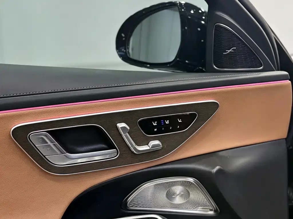 Mercedes-Benz E-Class — миниатюра 8