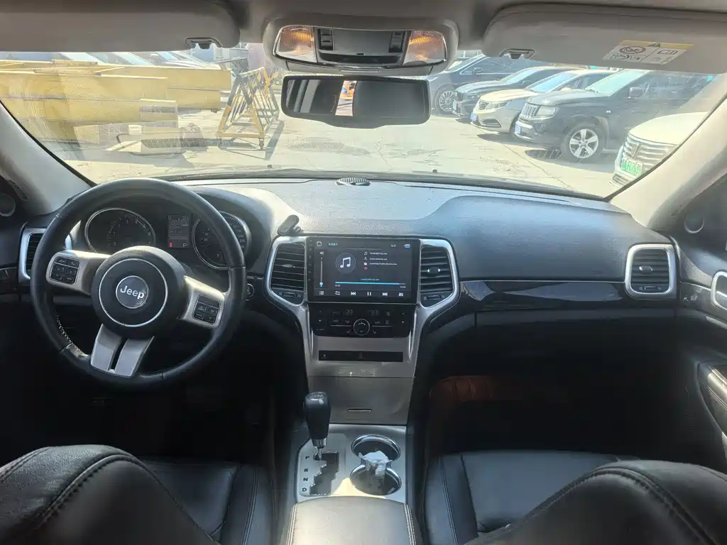 Jeep Grand Cherokee (Import) — миниатюра 9