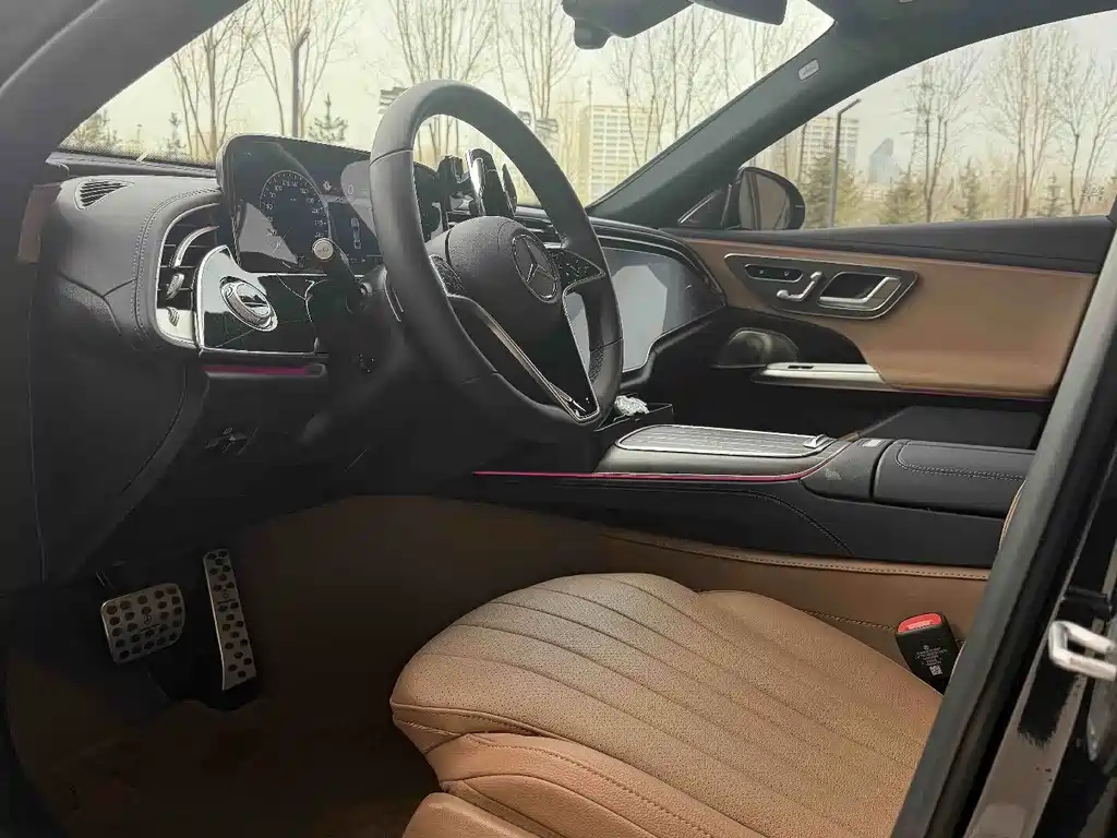 Mercedes-Benz E-Class — миниатюра 7