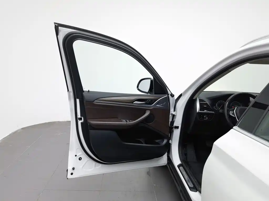 BMW X3 — миниатюра 8