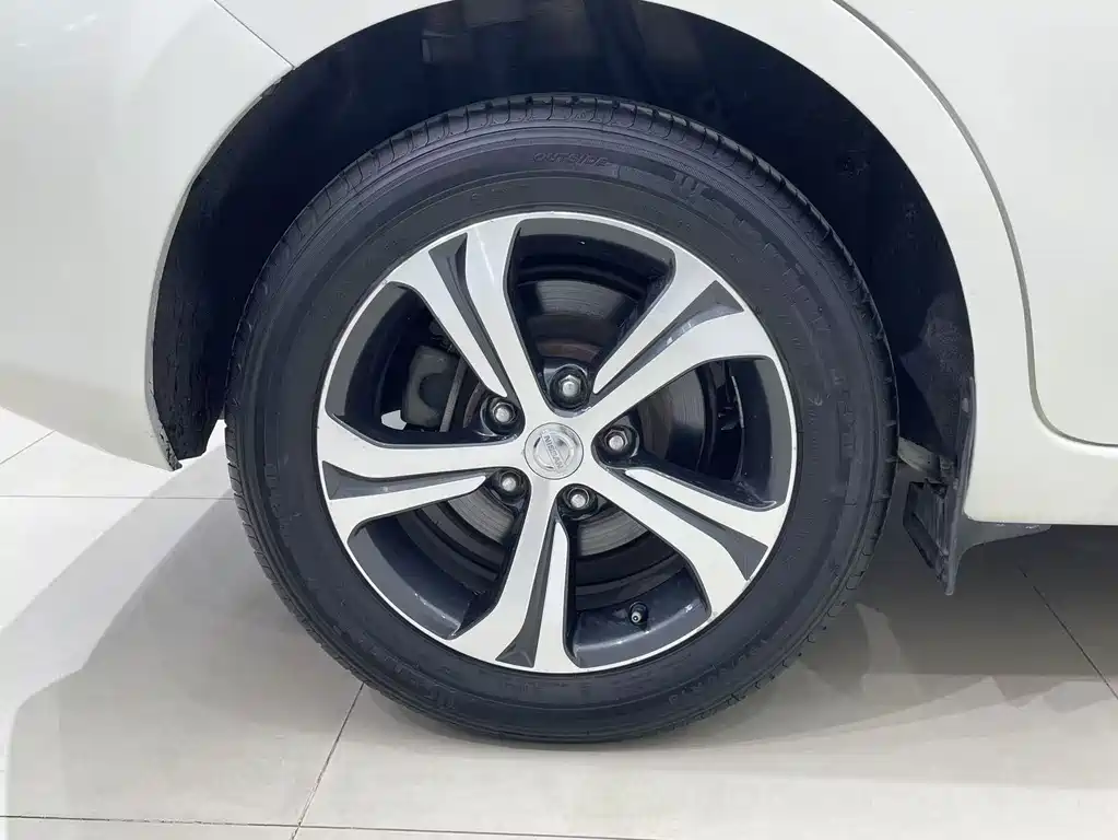 Nissan Tiida — миниатюра 7