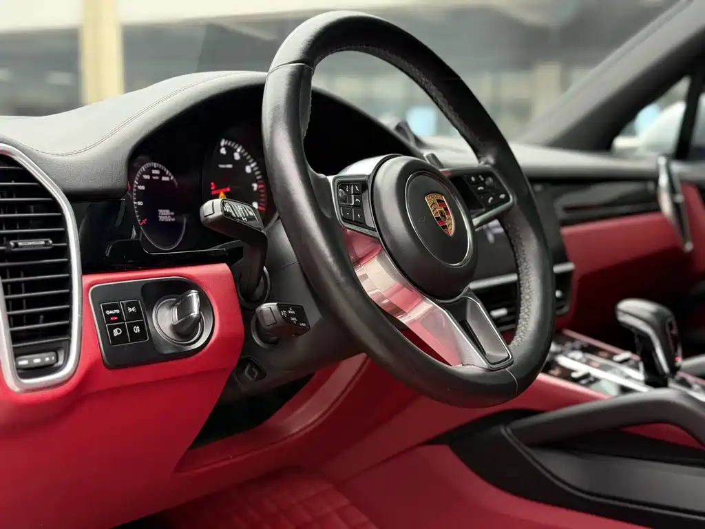 Porsche Cayenne — миниатюра 8