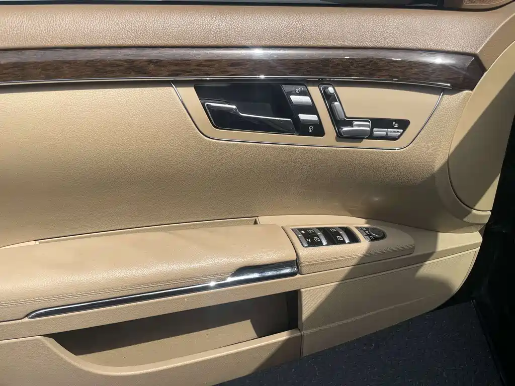Mercedes-Benz S-Class — миниатюра 12