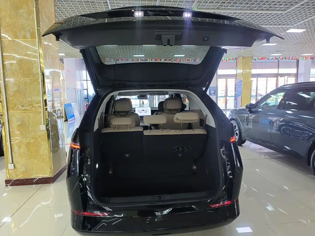 XPeng X9 — миниатюра 19