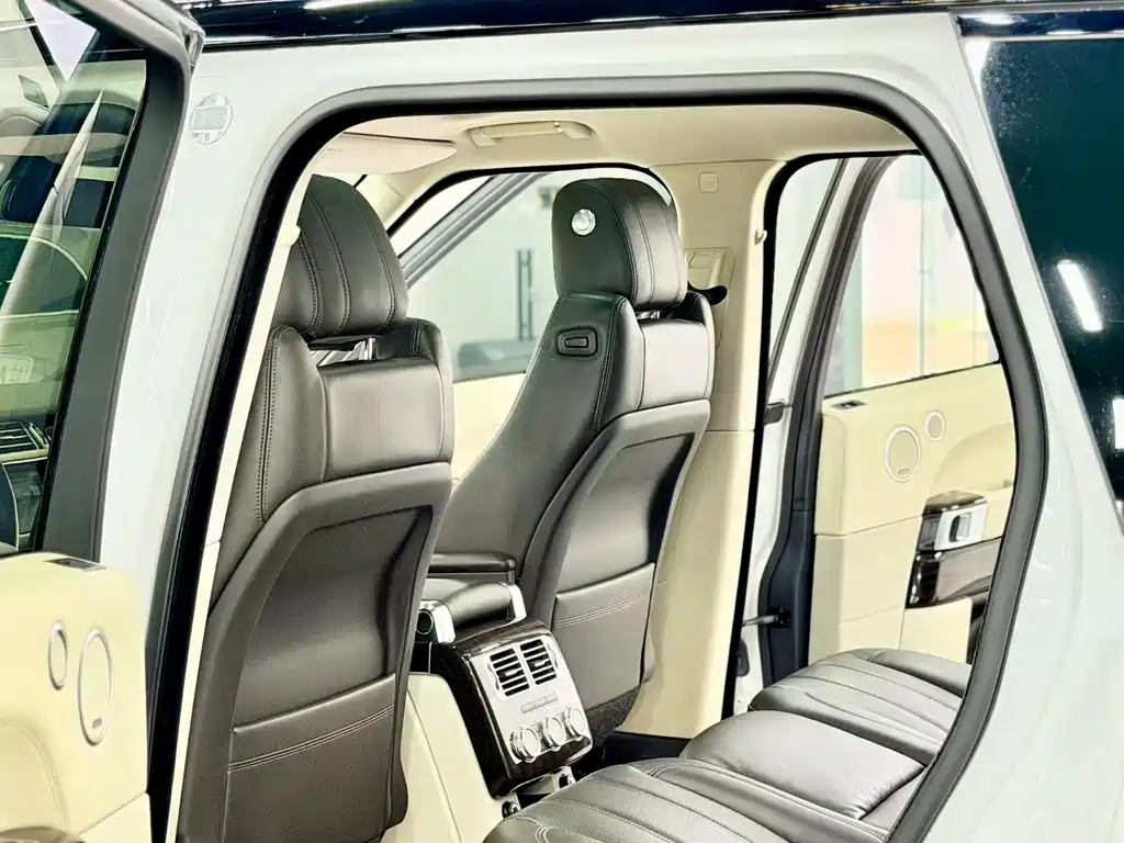 Land Rover Range Rover — миниатюра 6