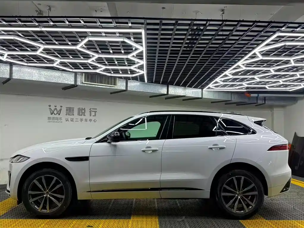 Jaguar F-Pace 2024 P250 R-Dynamic SE