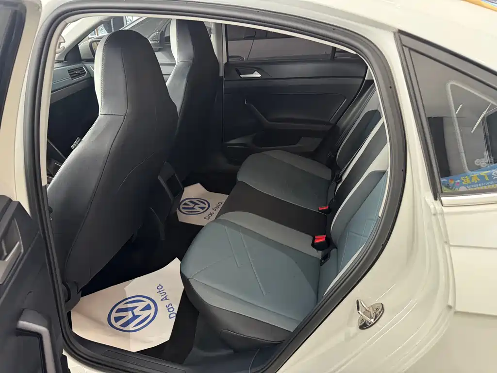 Volkswagen Lavida — миниатюра 5