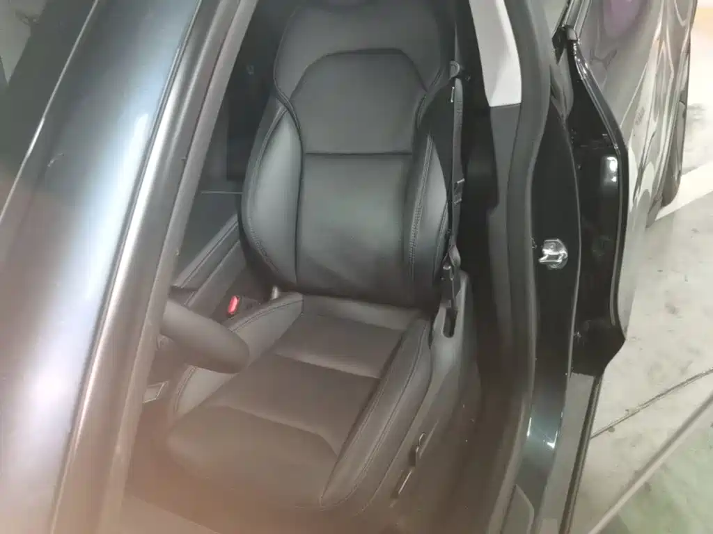 Tesla Model Y — миниатюра 15