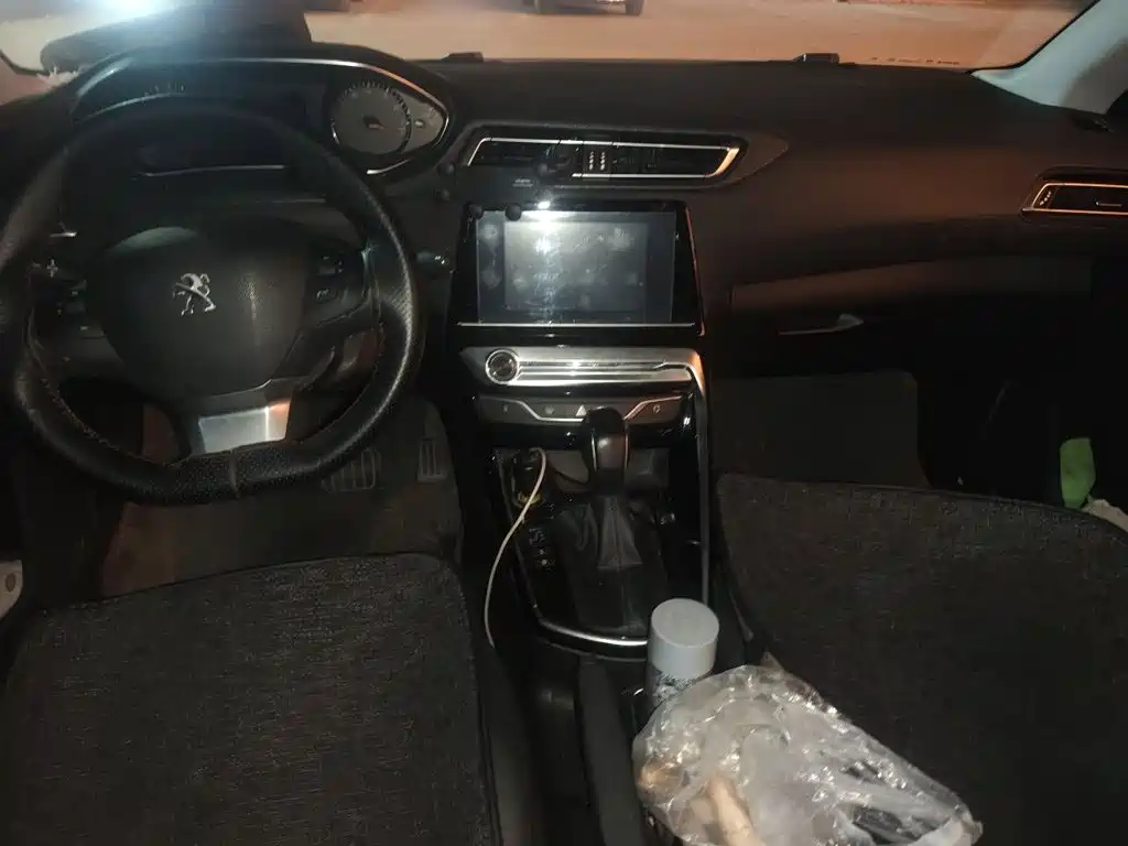 Peugeot 308 — миниатюра 10