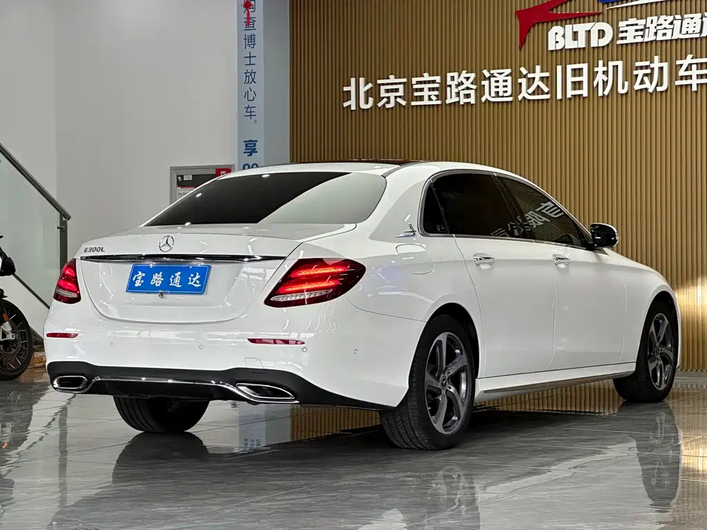 Mercedes-Benz E-Class — миниатюра 6