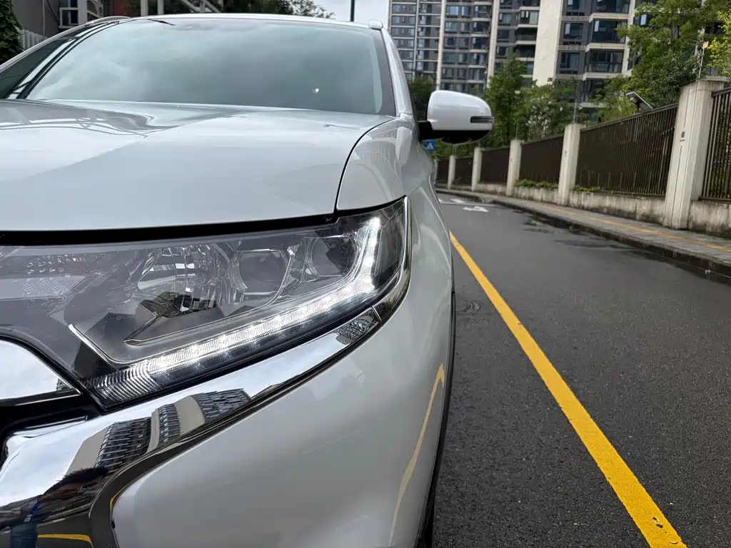 Mitsubishi Outlander — миниатюра 4