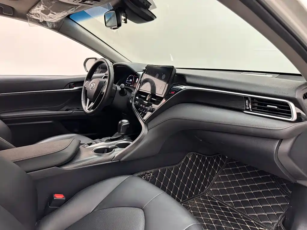Toyota Camry — миниатюра 11
