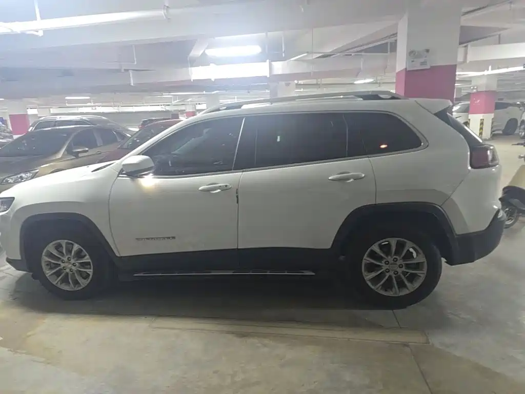 Jeep Cherokee — миниатюра 25