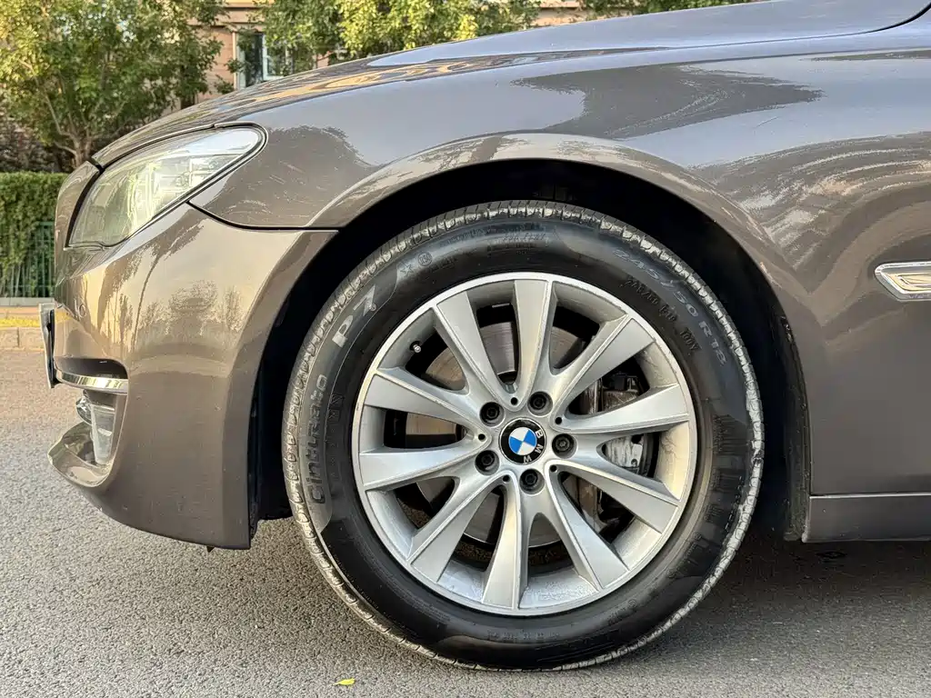 BMW 7 Series — миниатюра 9