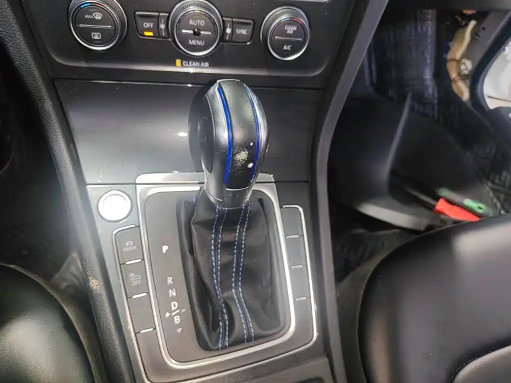 Volkswagen Golf EV — миниатюра 14