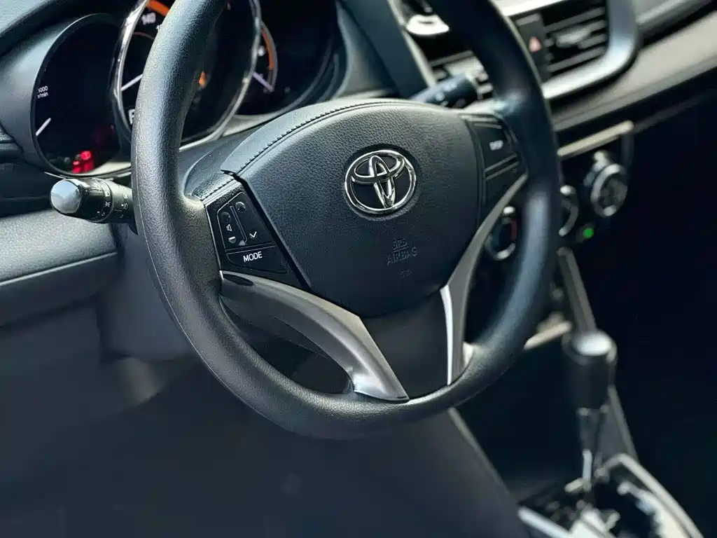 Toyota Yaris L — миниатюра 5