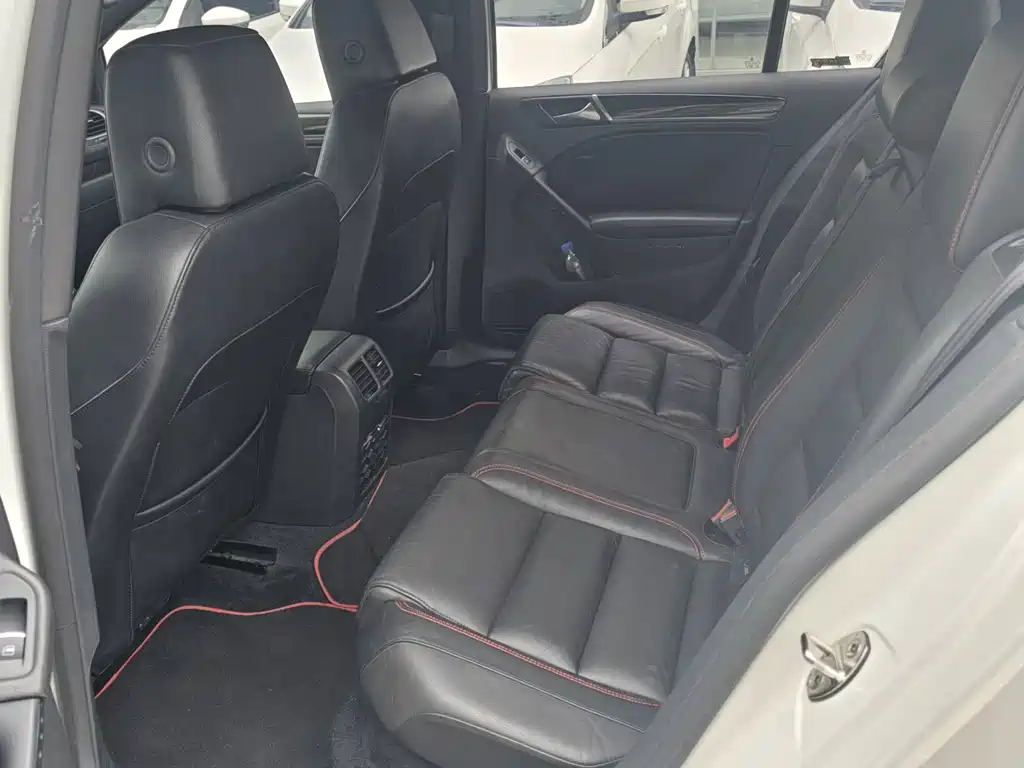 Volkswagen Golf GTI — миниатюра 11