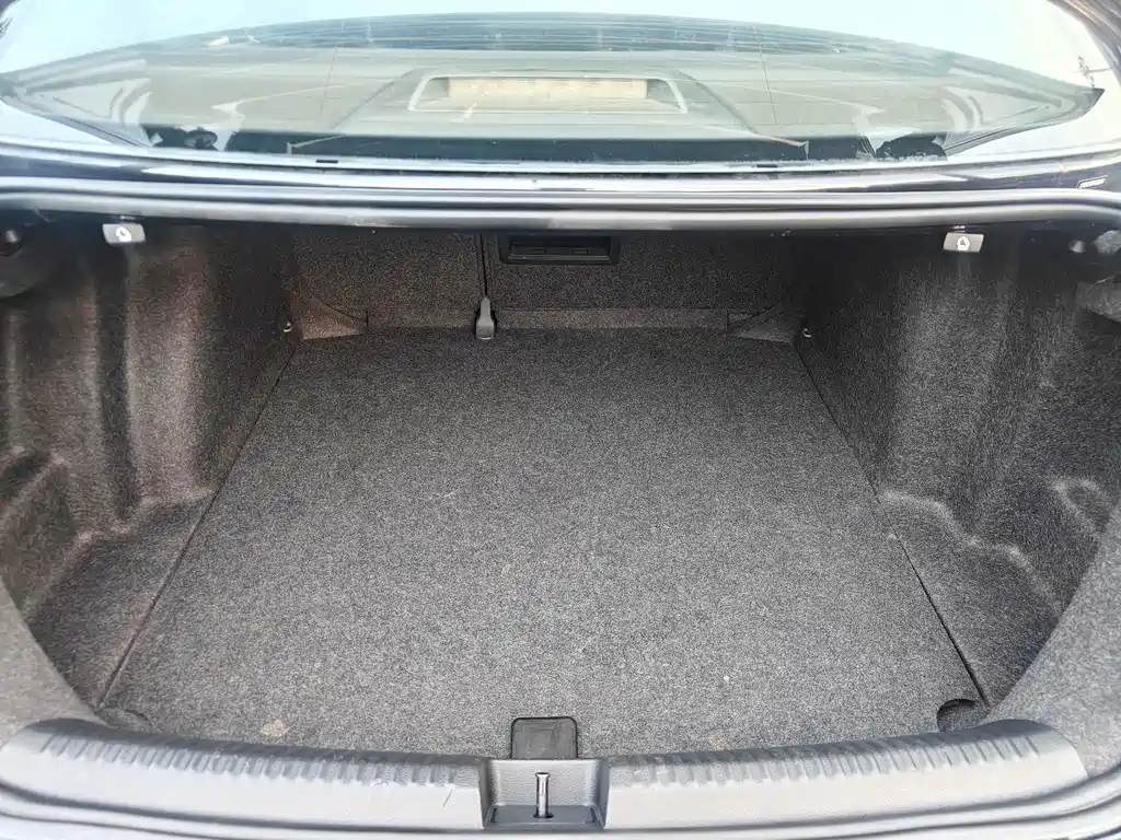 Volkswagen Sagitar — миниатюра 10