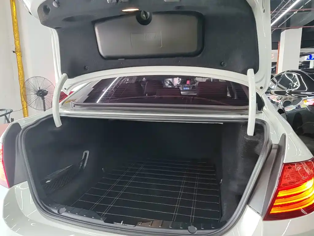 BMW 5 Series — миниатюра 19