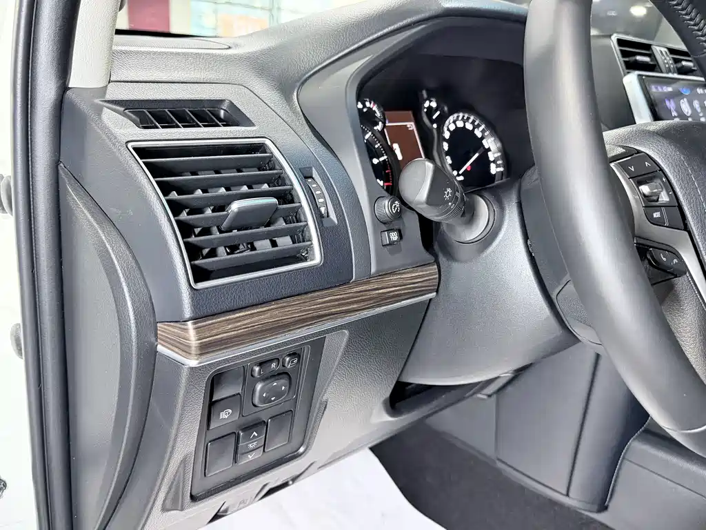 Toyota Prado — миниатюра 7