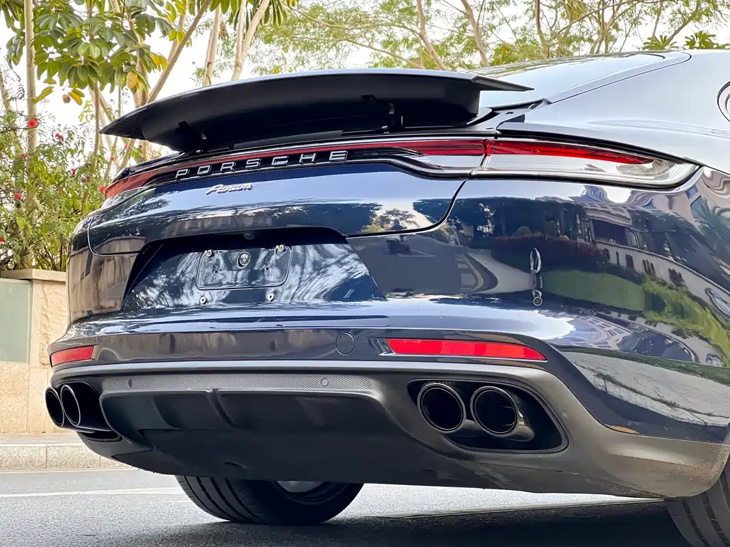 PORSCHE PANAMERA