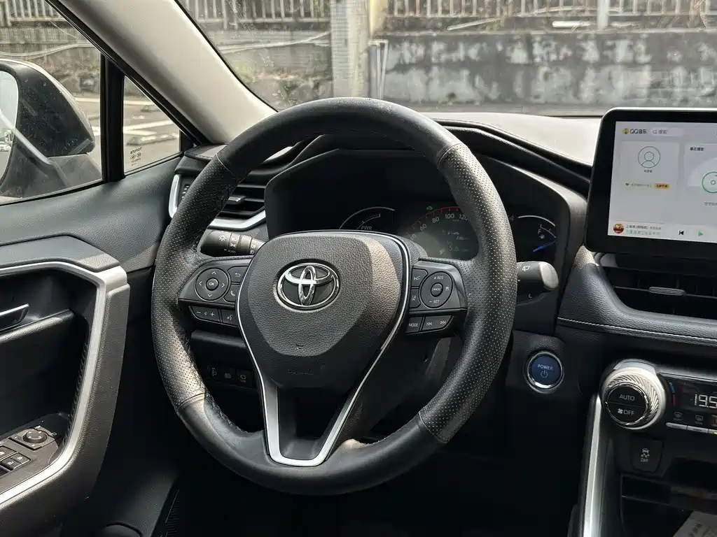 Toyota RAV4 — миниатюра 15