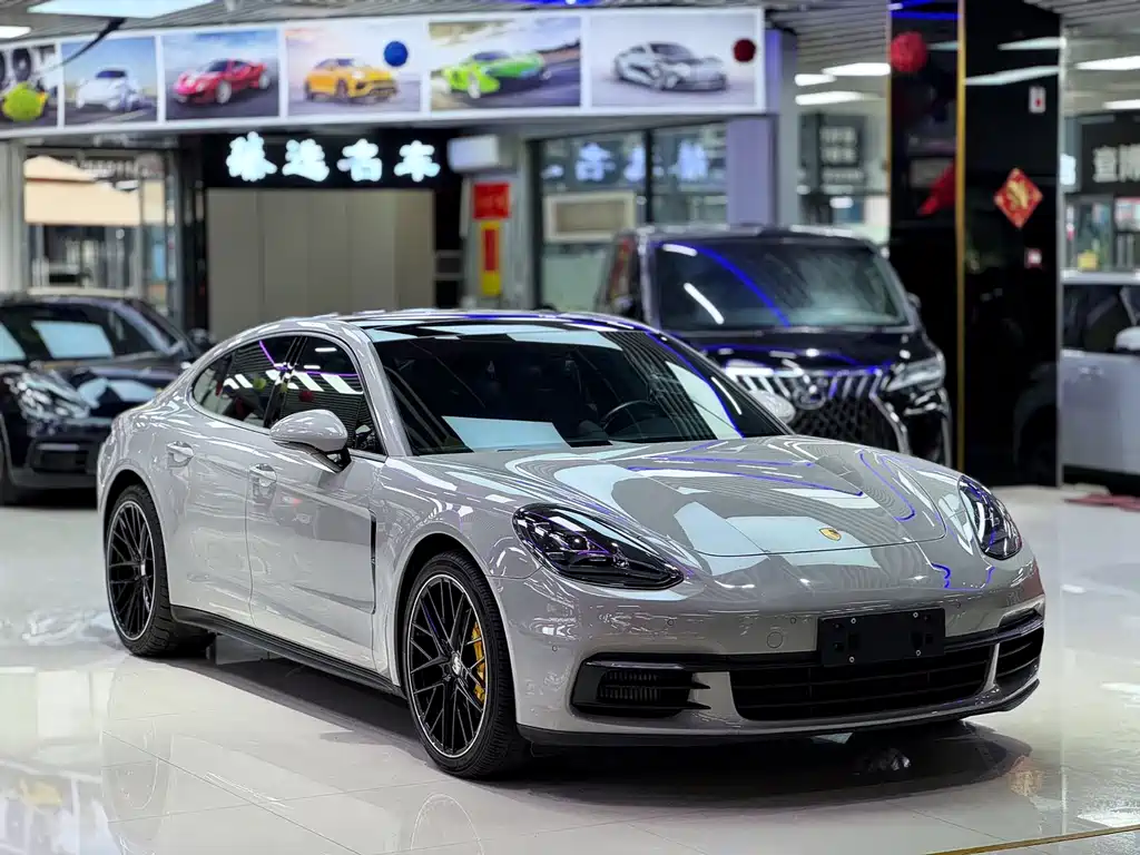 PORSCHE PANAMERA