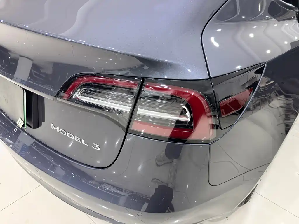 Tesla Model 3 — миниатюра 16