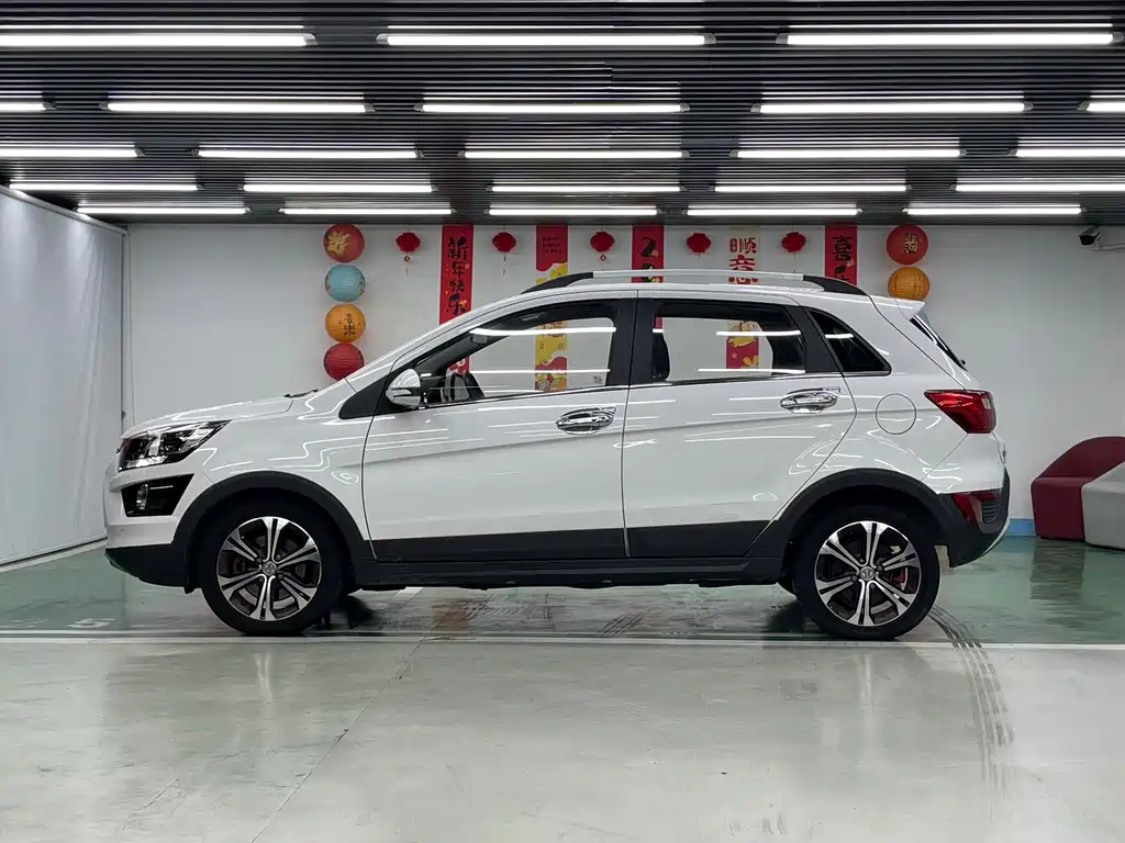 BAIC New Energy EX — миниатюра 4