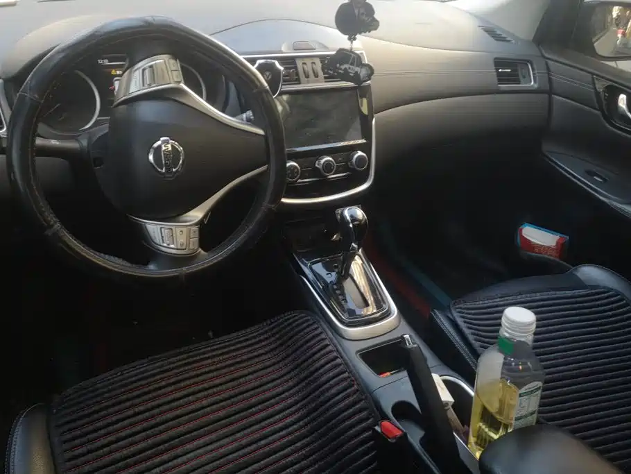 Nissan Tiida — миниатюра 12